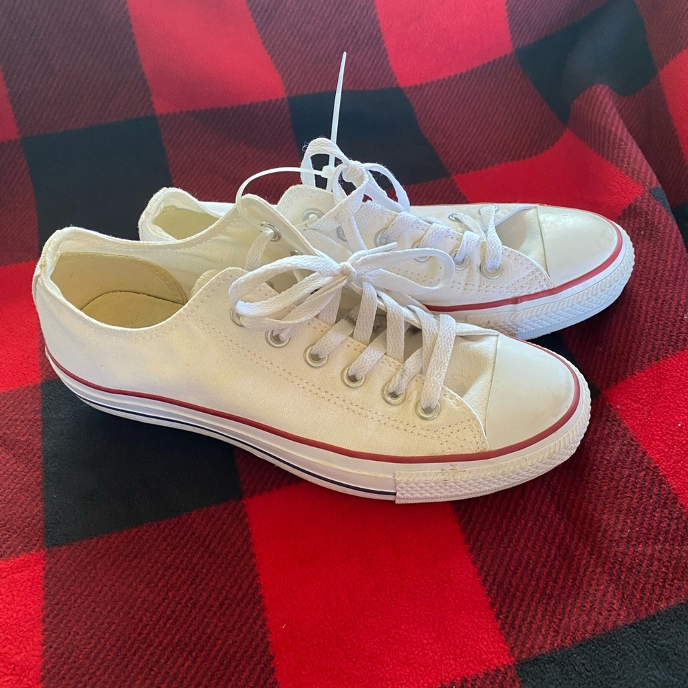 Converse size 8, white with red stripe